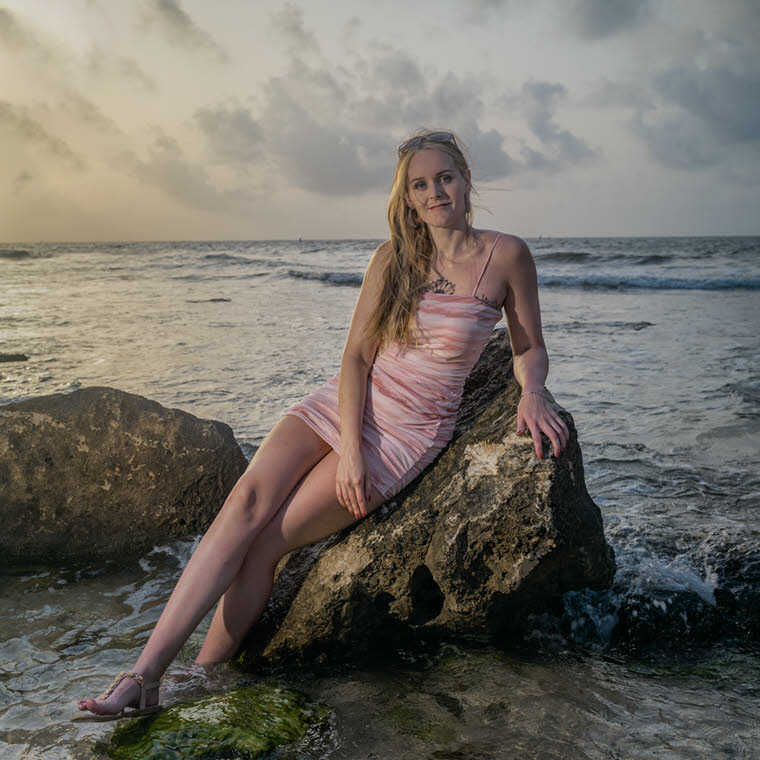 Beach Dresses: Learn The Best Dress Colors and Styles For Beach Pictures