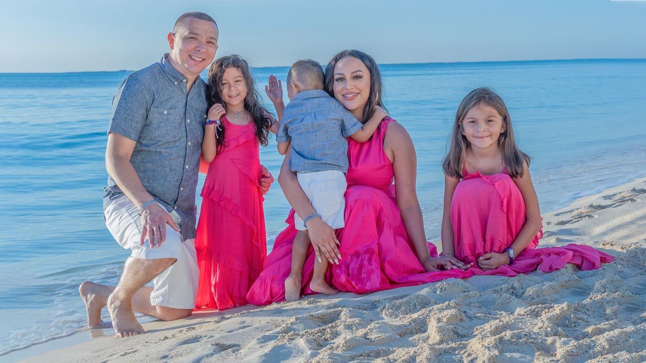 Playacar Photographer – Family, Couples & Engagements
