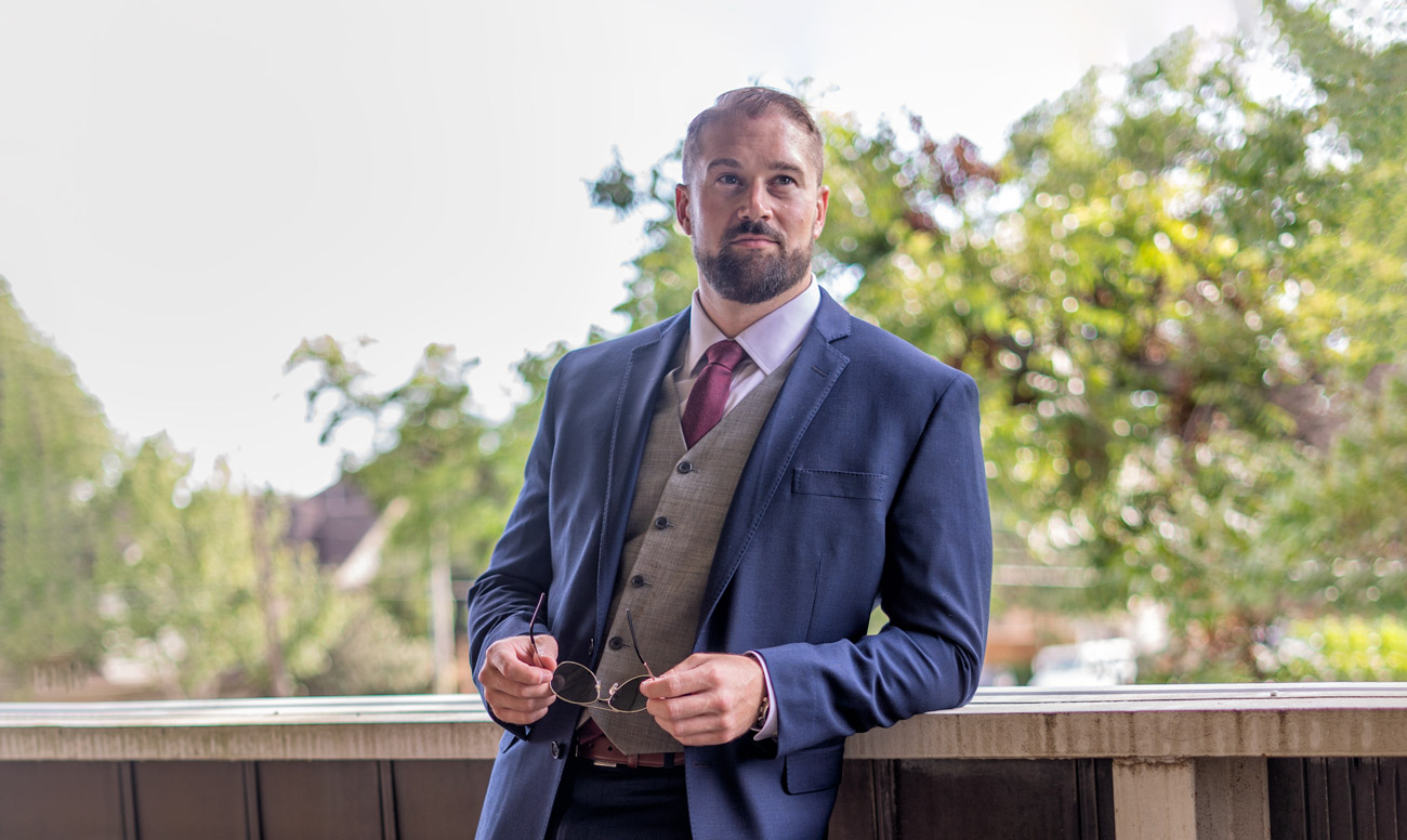 MEN: What To Wear For A Photoshoot? Men’s Outfit Ideas Explored!